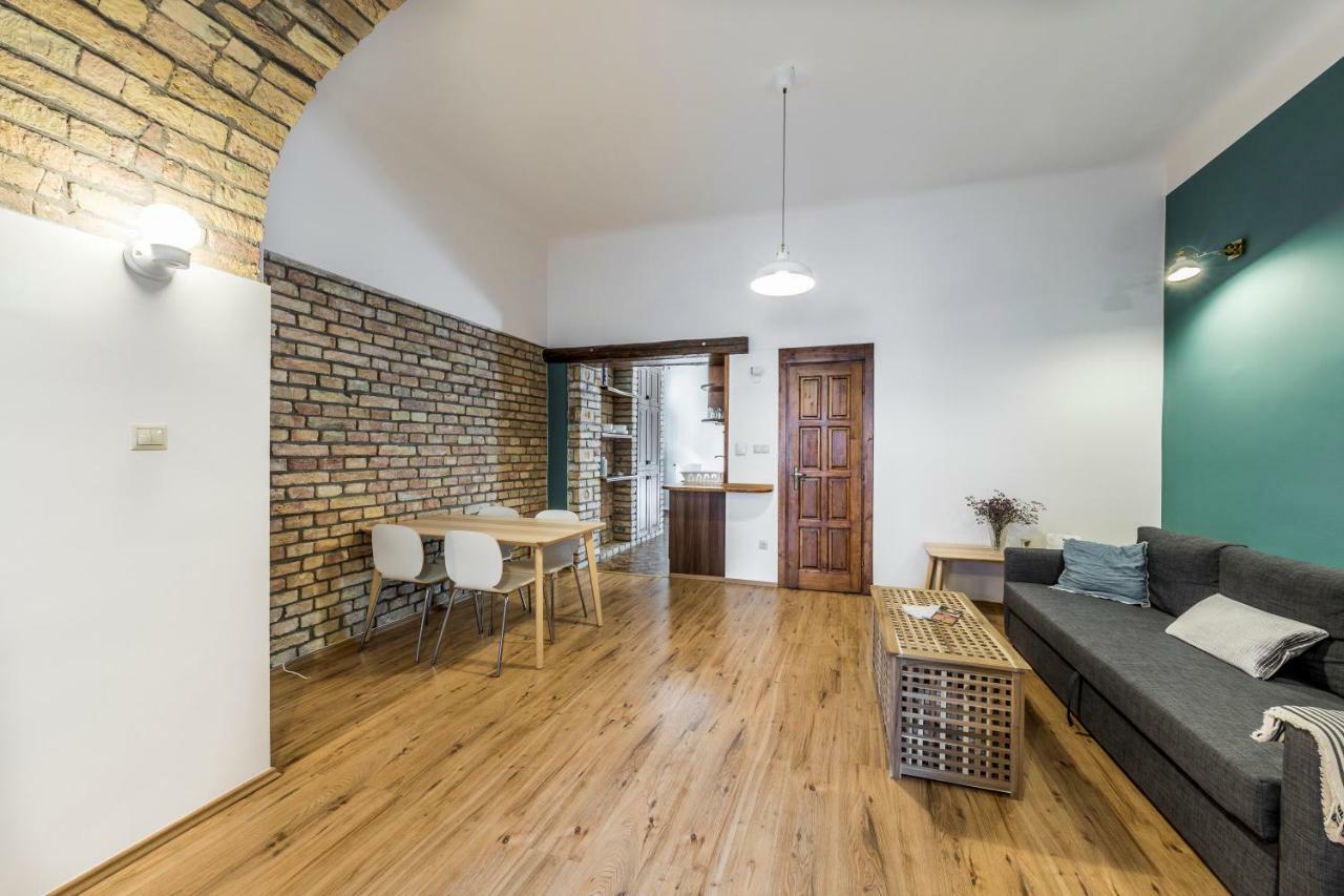 French Touch With Free Parking Apartment